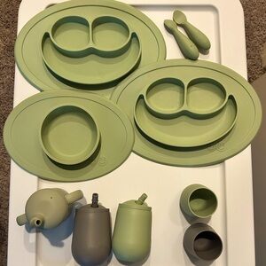 Ezpz plates, bowl, 2 spoons, 2 open cups, 2 cups with straws